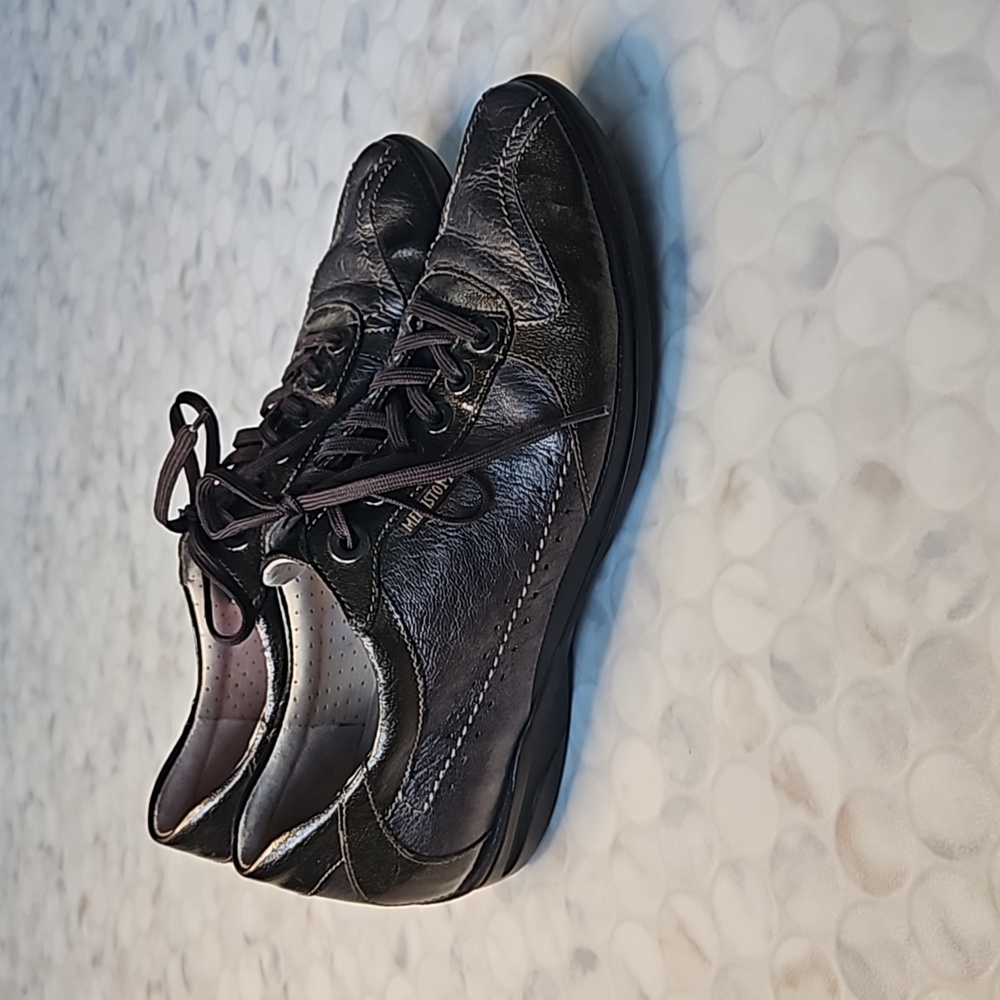 Mephisto walking shoe